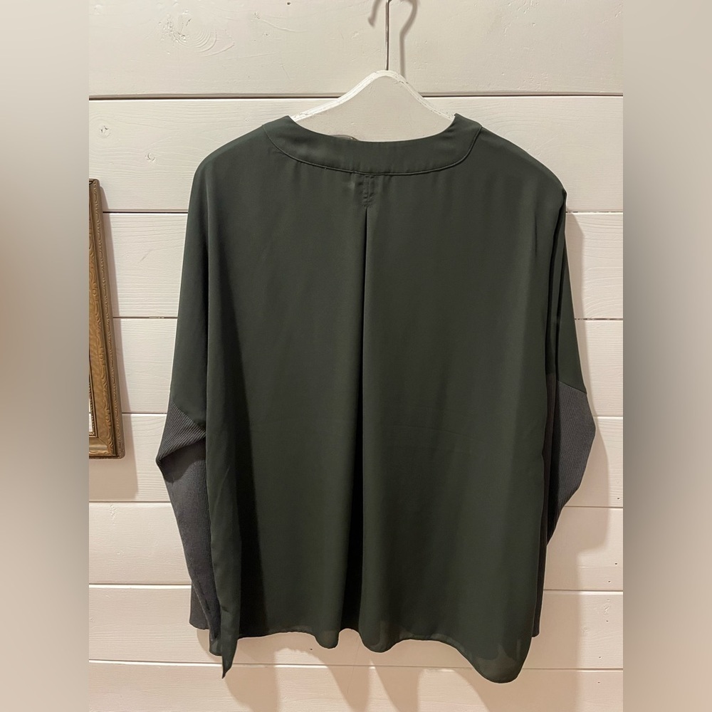 LAURA NWOT V-Neck Blouse with Metal Bar Detail – Dark Green (Size 16) - Picture 7 of 10